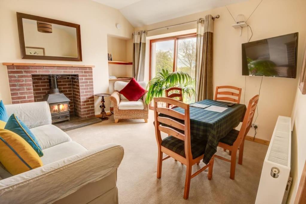 Foulis Cottage, Foulis Estate, Highland Scotland * Ardullie
